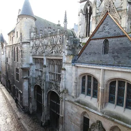 F2 De Charme Au Coeur De Rouen, Vu Unique Sur La Cathedrale Ρουέν